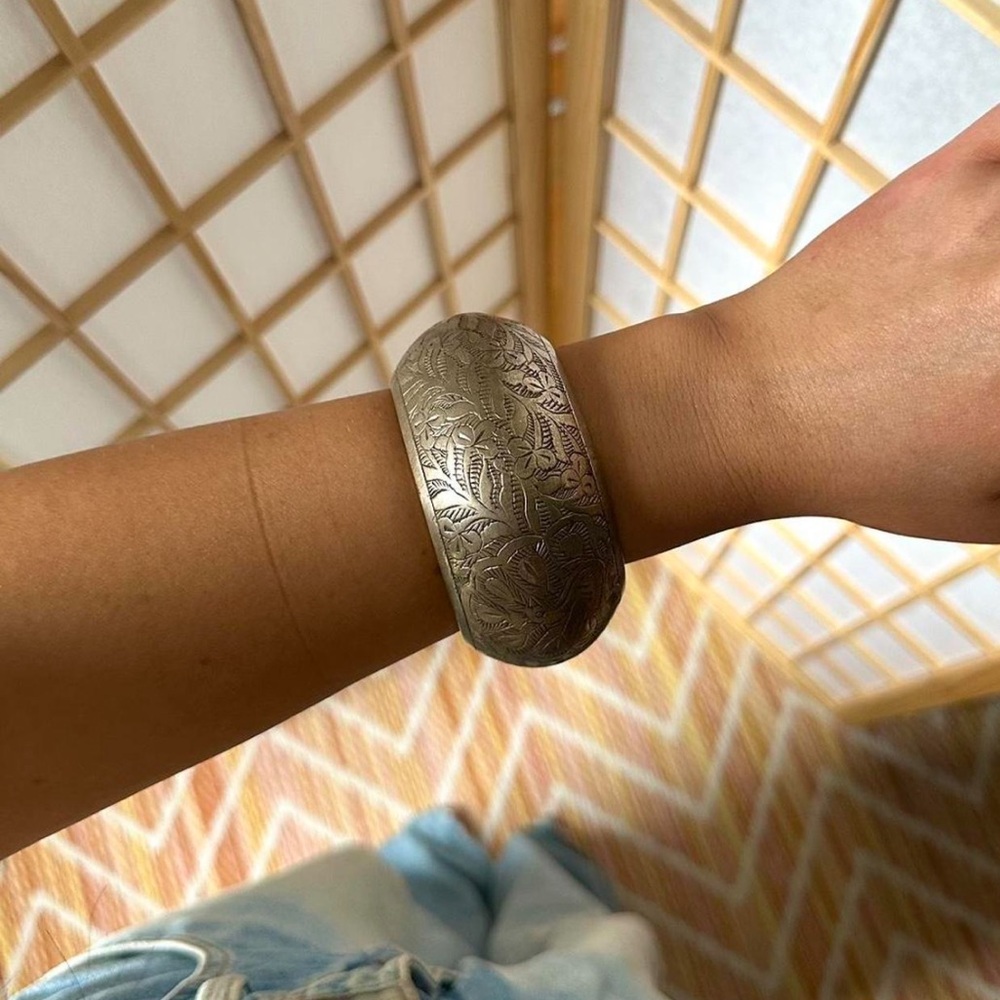Vintage 70s silver bangle boho stevie nicks hippie whimsygoth chunky floral